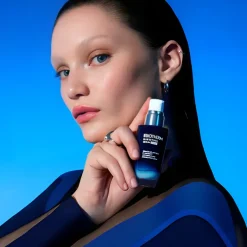 Blue Therapy Blue Retinol Night Sérum anti-âge Biotherm - flacon-pompe de 30 ml