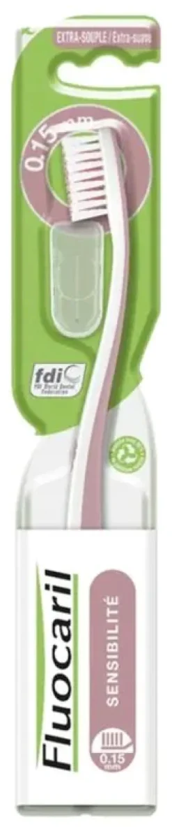 Brosse à dents extra-souple Sensibilité Fluocaril - une brosse à dents