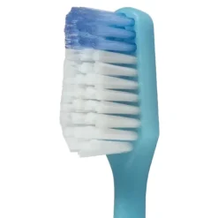 Brosse à dents medium TePe - une brosse à dents