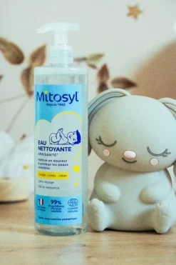 Eau nettoyante apaisante sans rinçage dès la naissance Mitosyl - flacon-pompe de 500ml