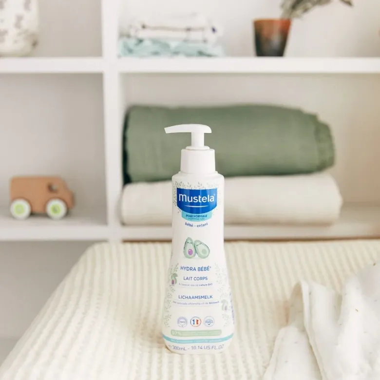 Hydra bébé lait corps peau normale Mustela - flacon-pompe de 500 ml