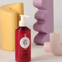 Lait corps bienfaisant Gingembre Rouge Roger & Gallet - flacon-pompe de 250 ml