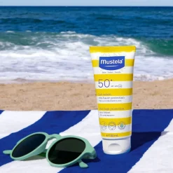 Lait solaire très haute protection bébé SPF 50+ Mustela - tube de 100 ml