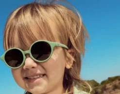 Lunettes de soleil bébé 0-2 ans Mustela - une paire de lunettes