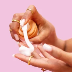 Mousse nettoyante intime à l'ambre florale Musc Intime - flacon-pompe de 150ml