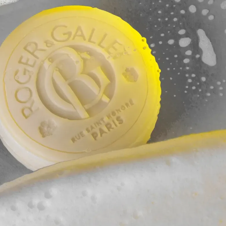 Pain nettoyant 3 en 1 Cologne Twist Roger & Gallet - pain de 100g
