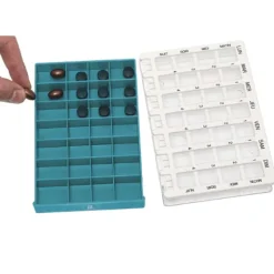 Pilulier hebdomadaire plateau ergonomique Plic care – 28 compartiments