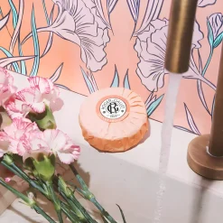 Savon bienfaisant Oeillet Mignardise Roger & Gallet - pain de 100 g