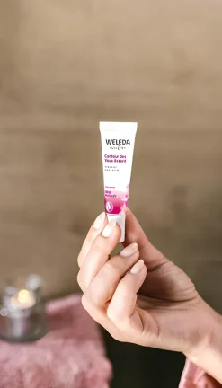 Soin contour des yeux lissant Rose musquée Weleda - tube de 10 ml